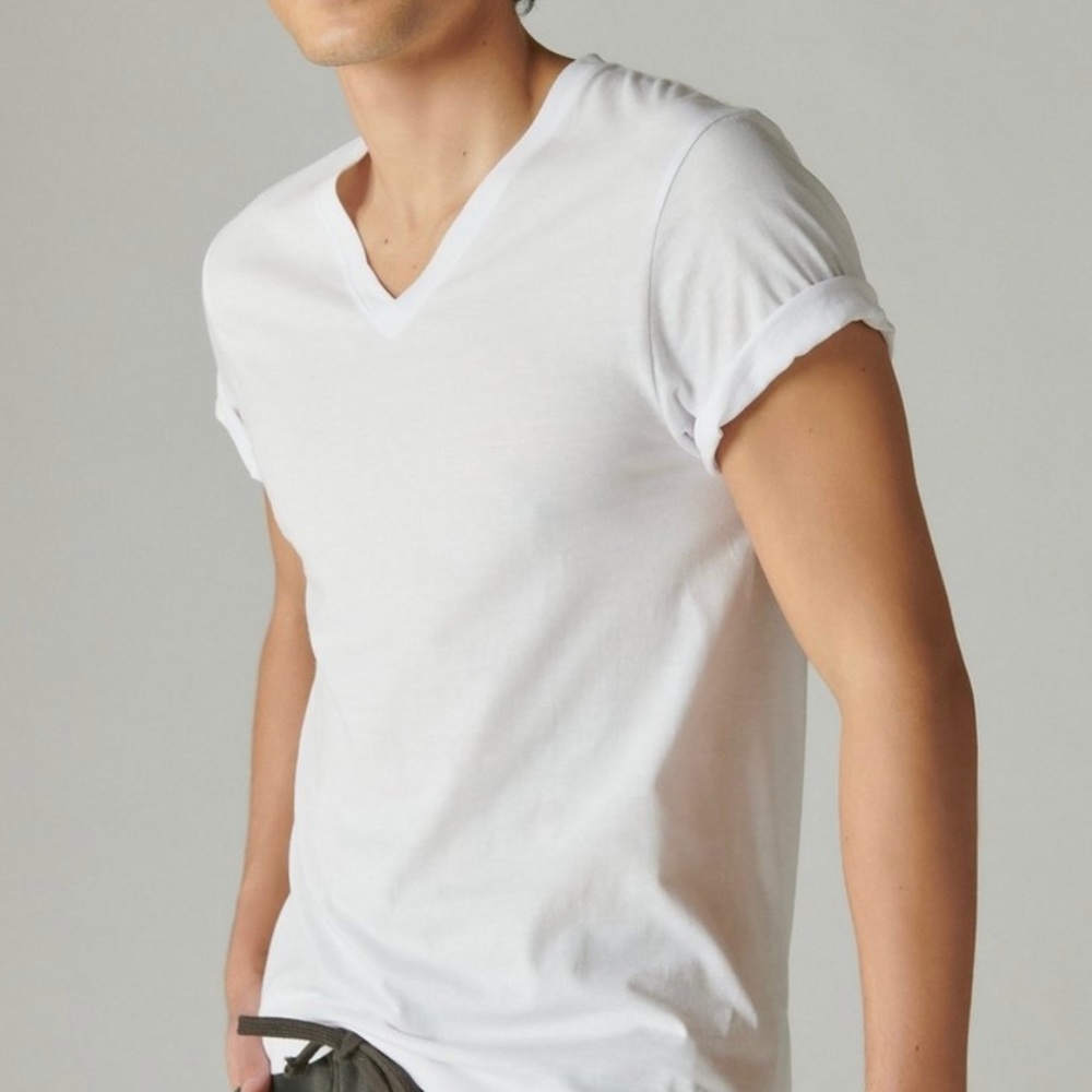 LUCKY BRAND Set of 2 Men’s V-neck undershirts Size Large